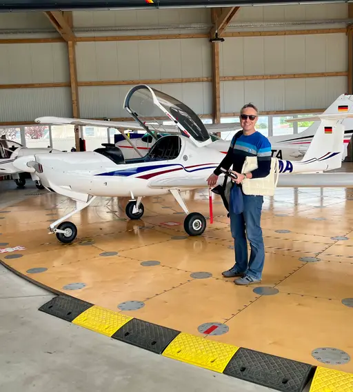 Leif im Hangar